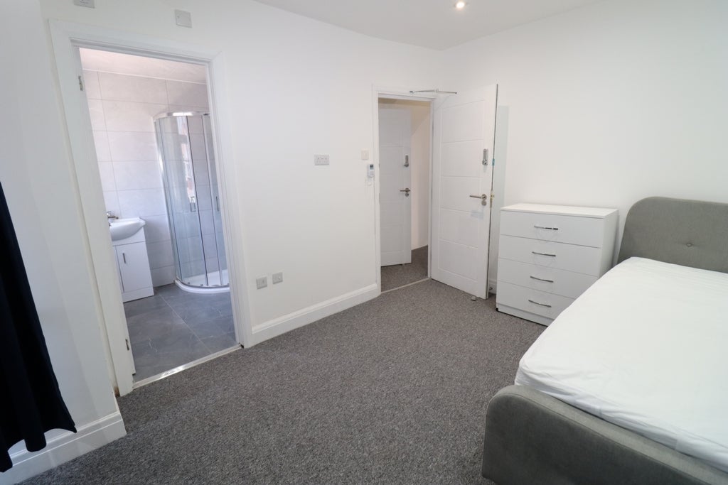 Room Globe Road in Greater London