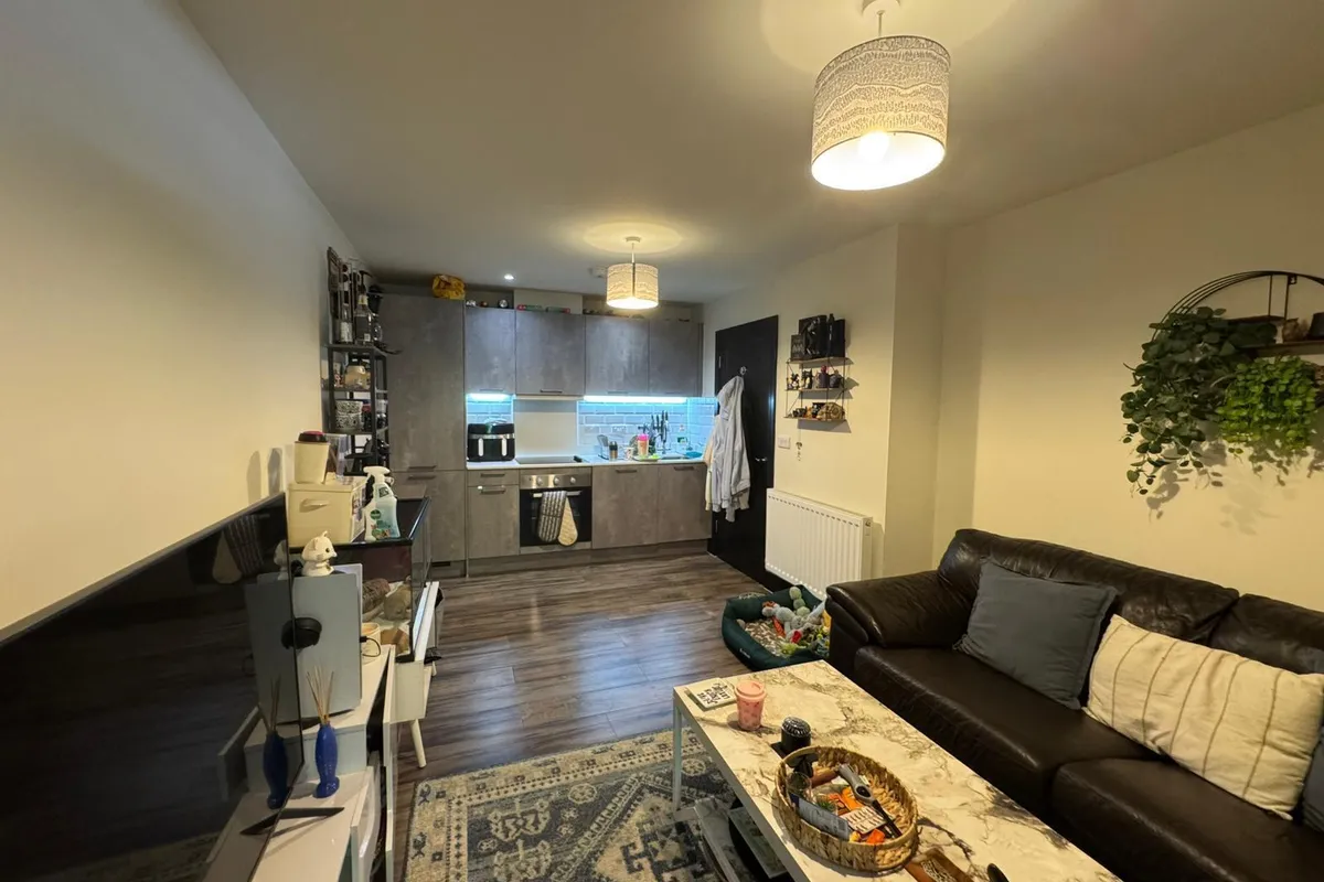 Flat Russell Way in Crawley