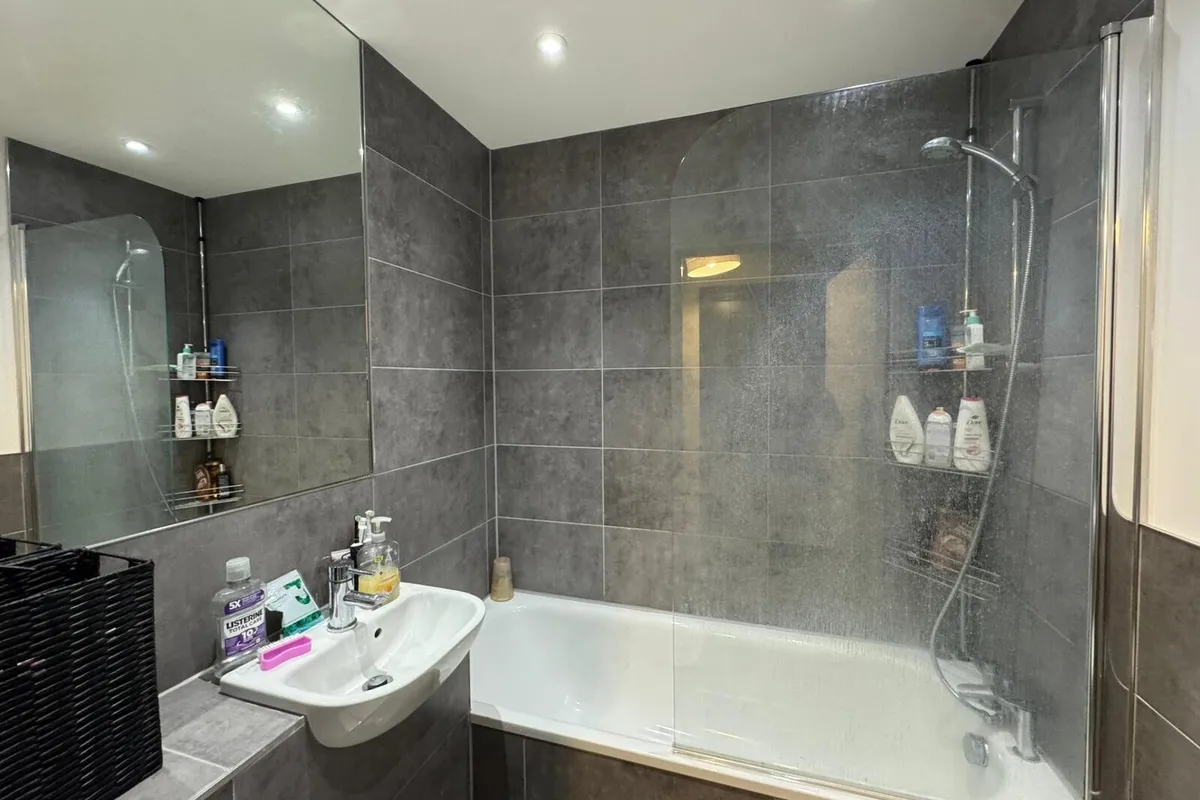 Flat Russell Way in Crawley
