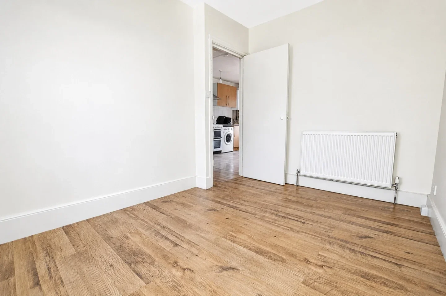 Flat Barking Road in Greater London