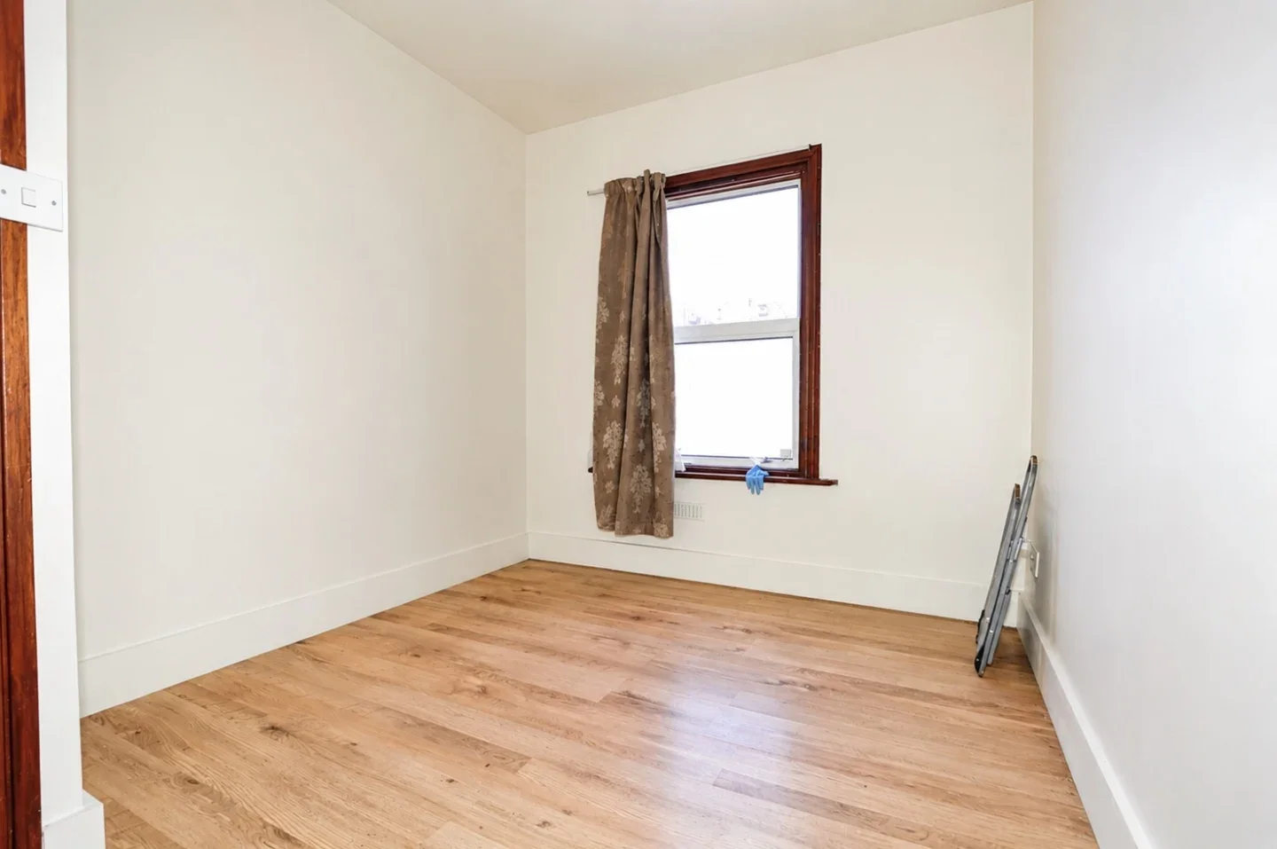 Flat Barking Road in Greater London