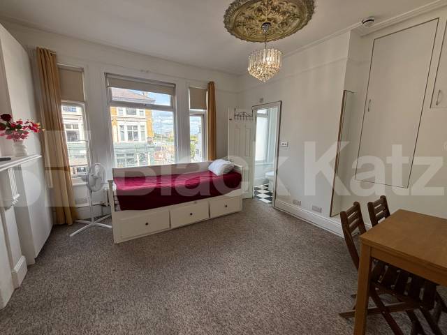 Room Borough High Street in Greater London