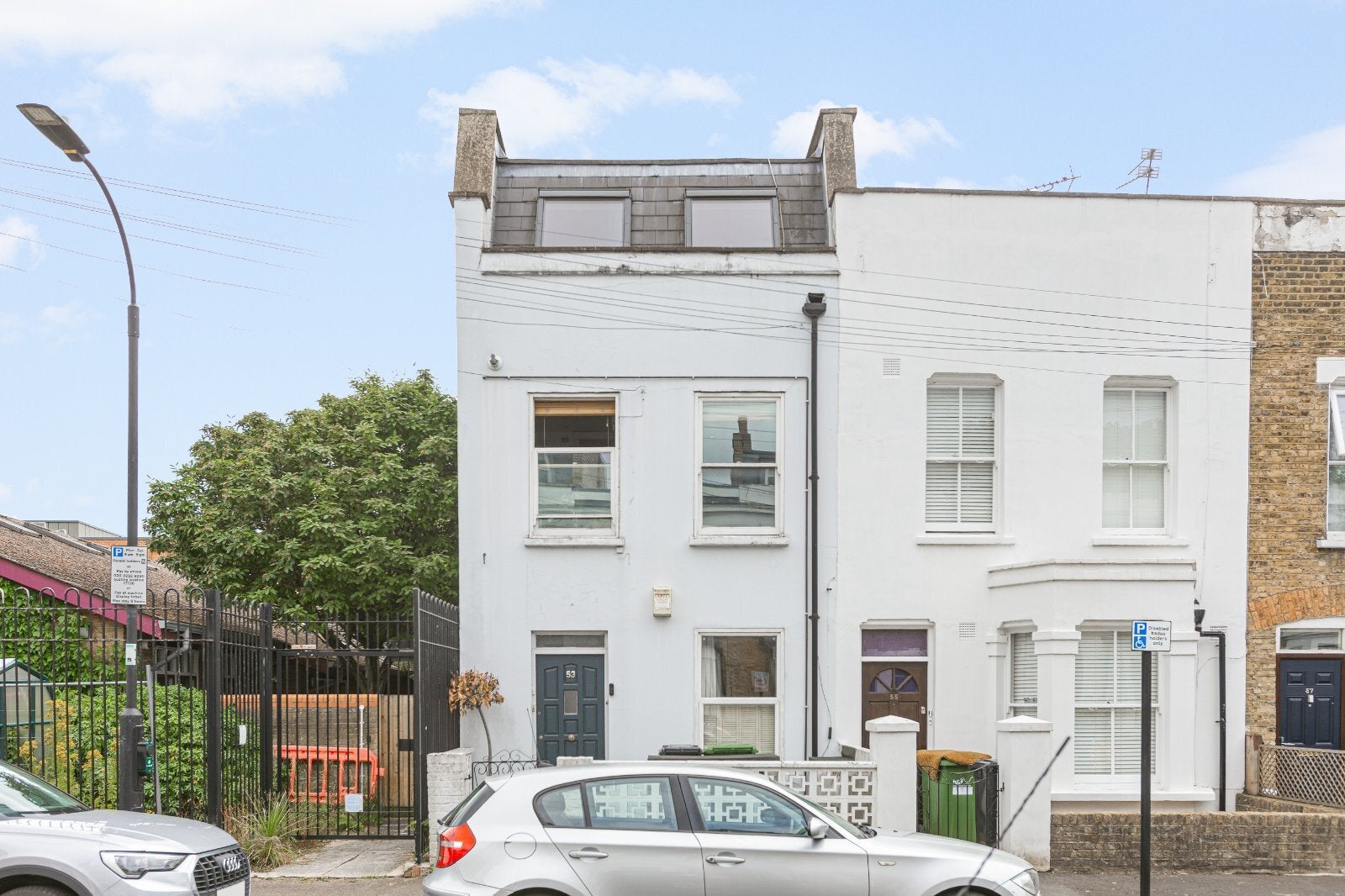 Flat Munster Road in Greater London