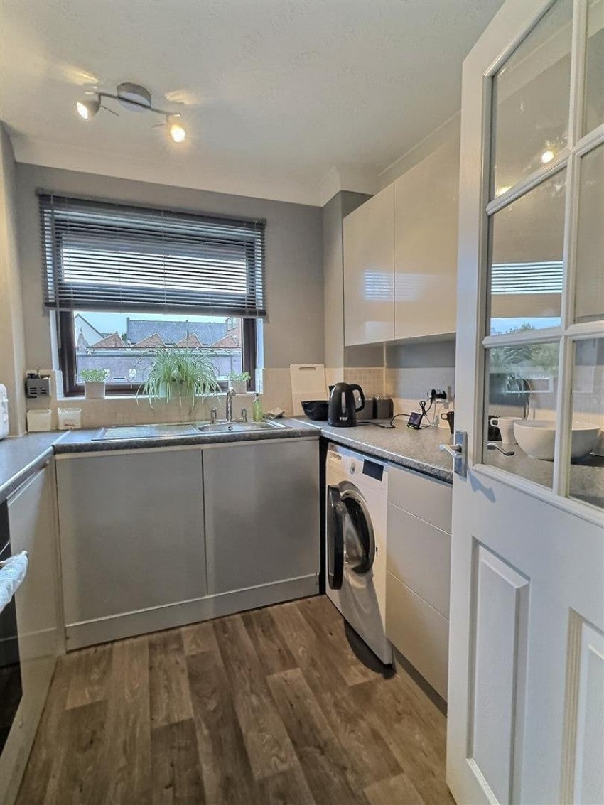 Flat Eskrett Street in Cannock Chase