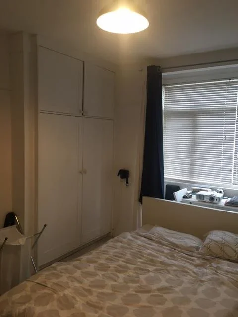 Room Compton Road in Greater London