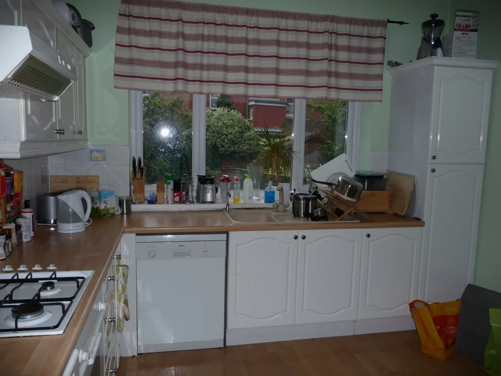 Room Compton Road in Greater London