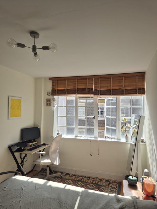Room Bermondsey Street in Greater London