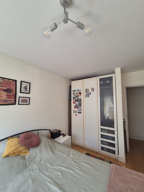 Room Bermondsey Street in Greater London