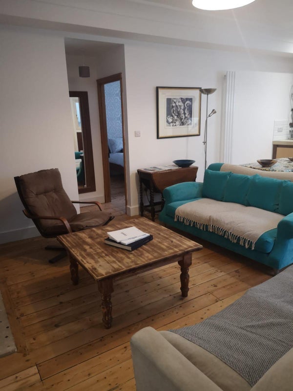 Flat Whiston Road in Greater London