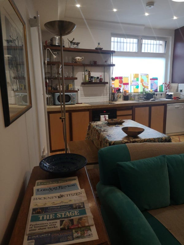 Flat Whiston Road in Greater London