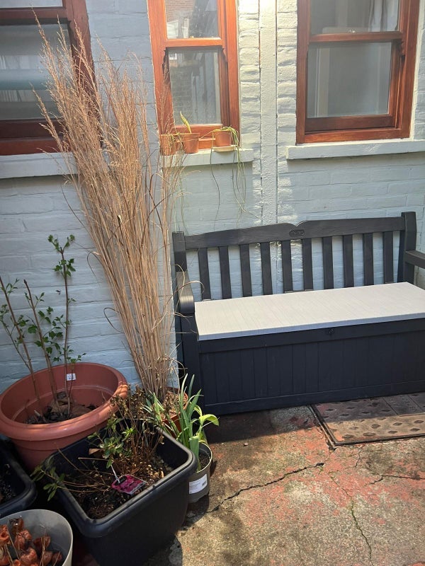 Flat Whiston Road in Greater London