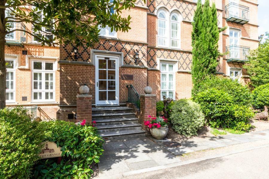 Flat Holloway Drive in Borough of Runnymede