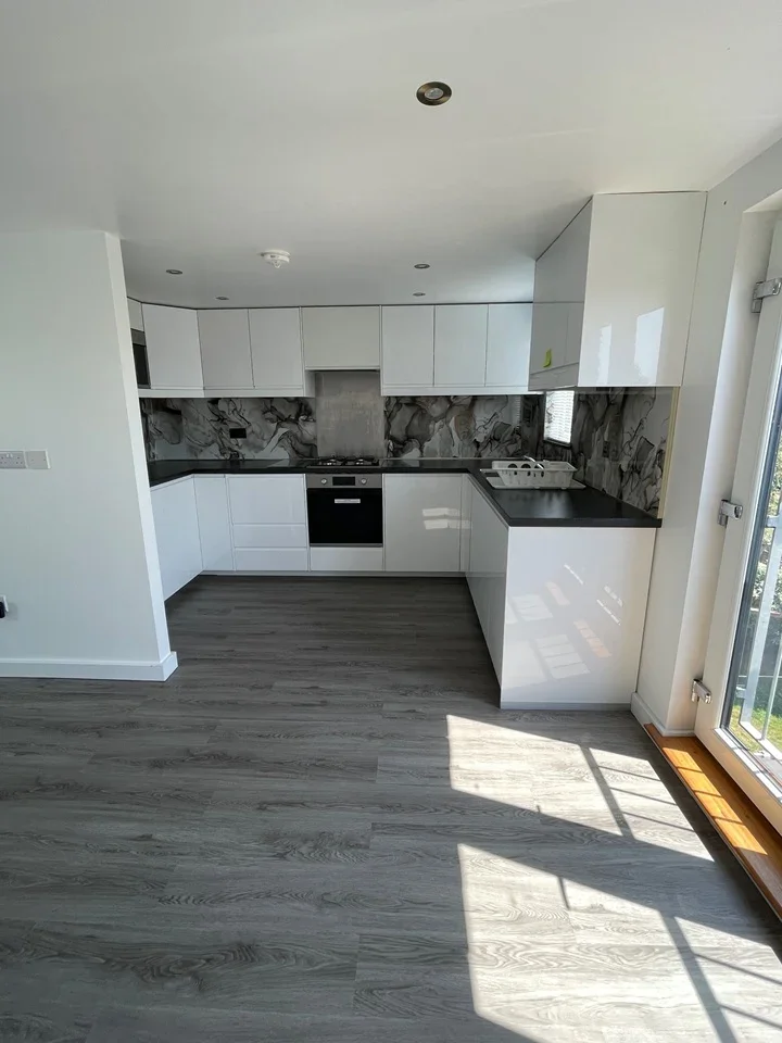 Flat Ascot Close in Greater London