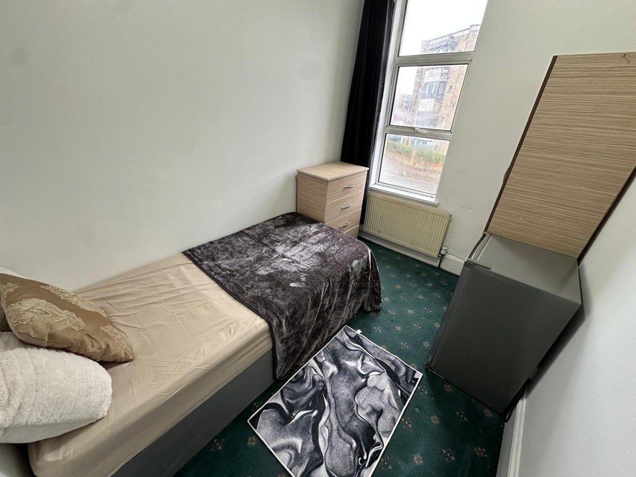Room Wrottesley Road in Greater London