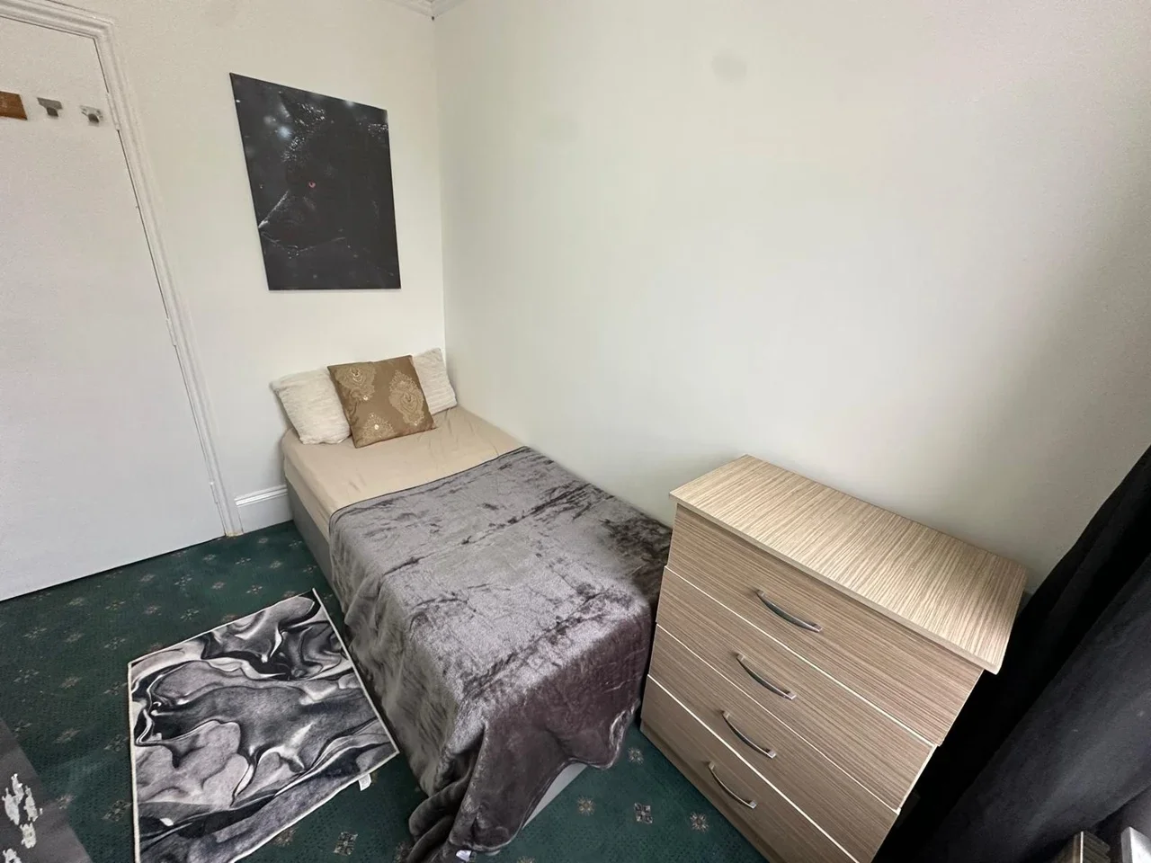 Room Wrottesley Road in Greater London