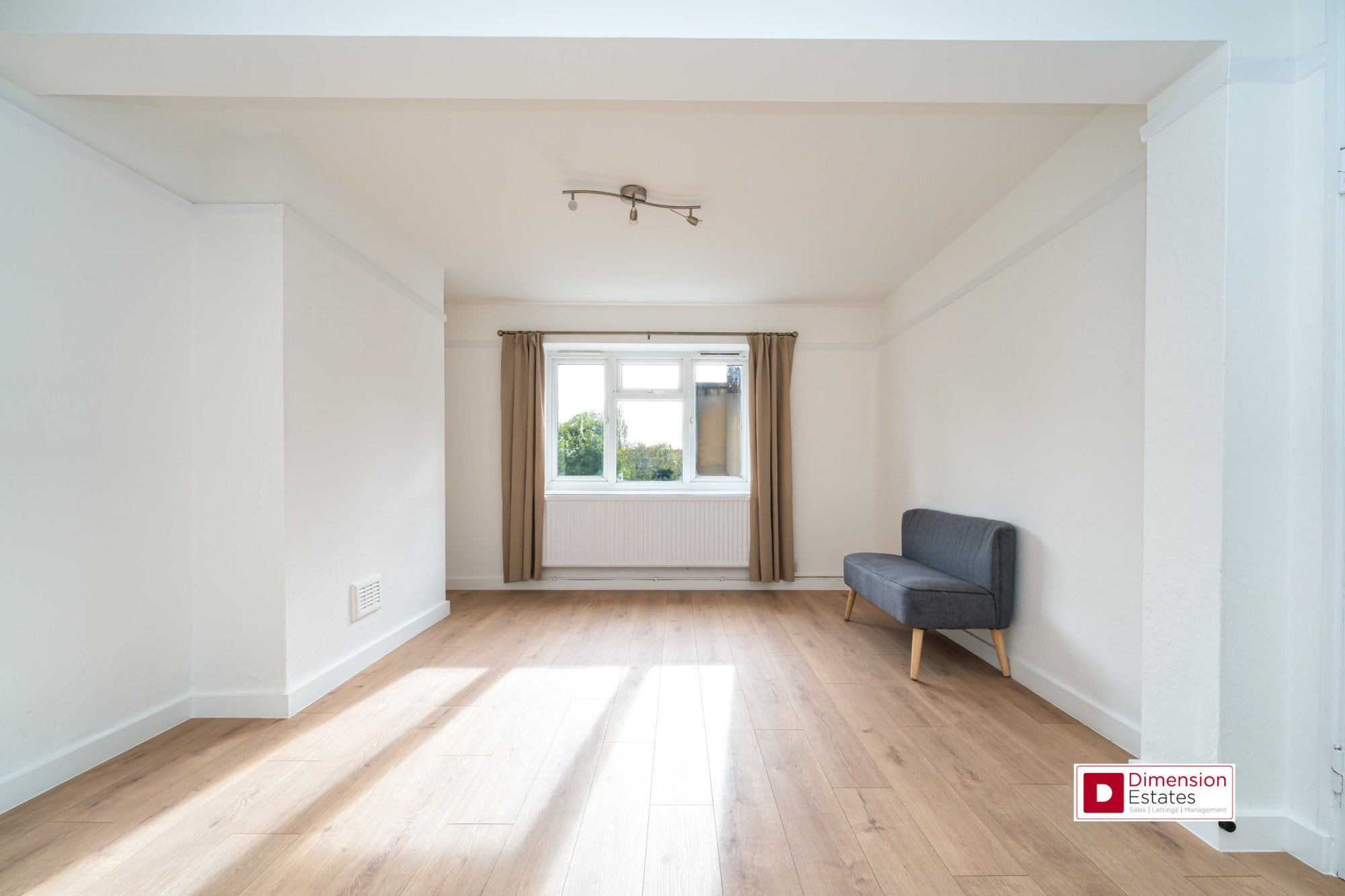 Flat Manor Road in Greater London