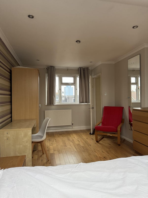 Room Liddington Road in Greater London
