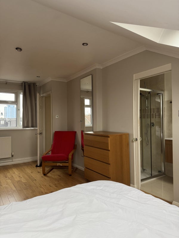 Room Liddington Road in Greater London