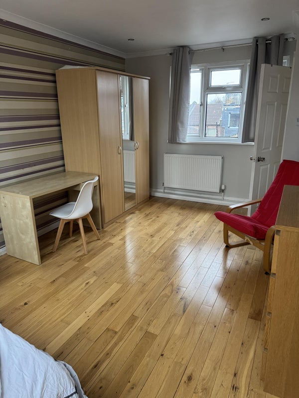 Room Liddington Road in Greater London