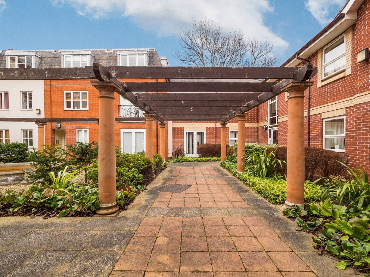 Flat Cambridge Court in Rushcliffe