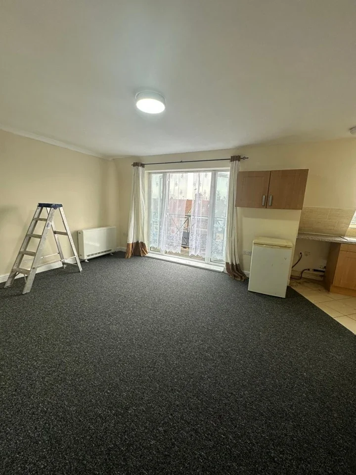 Flat Ilford Lane in Greater London