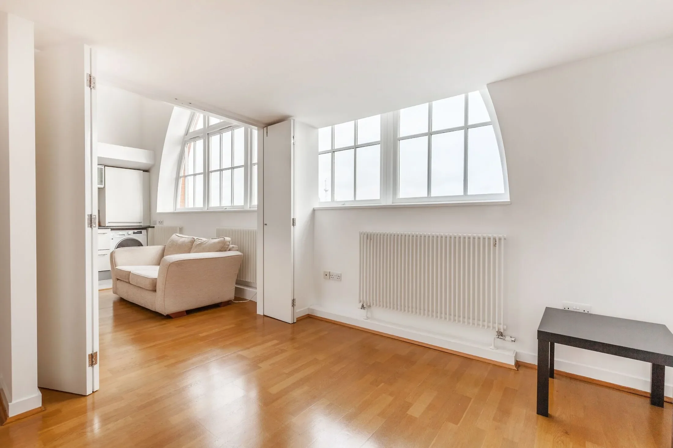 Flat Lawn Lane in Greater London