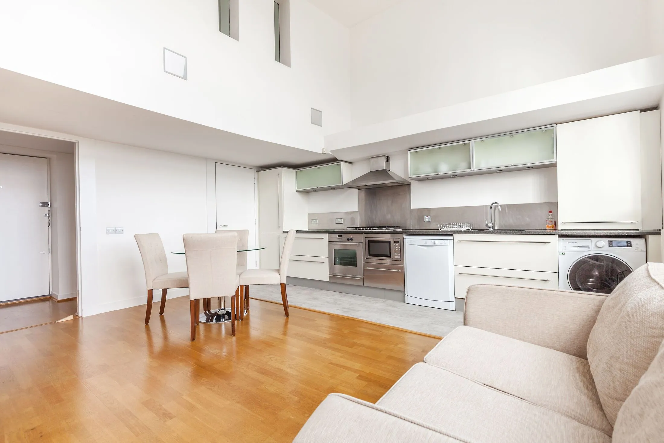 Flat Lawn Lane in Greater London