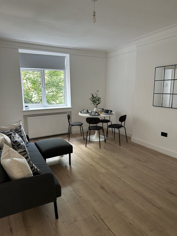 Flat Kilburn High Road in Greater London