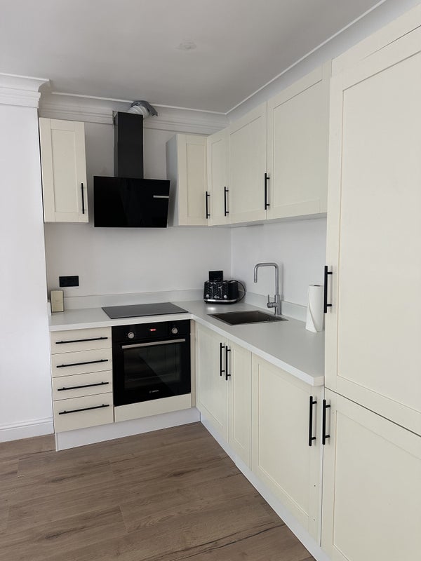 Flat Kilburn High Road in Greater London