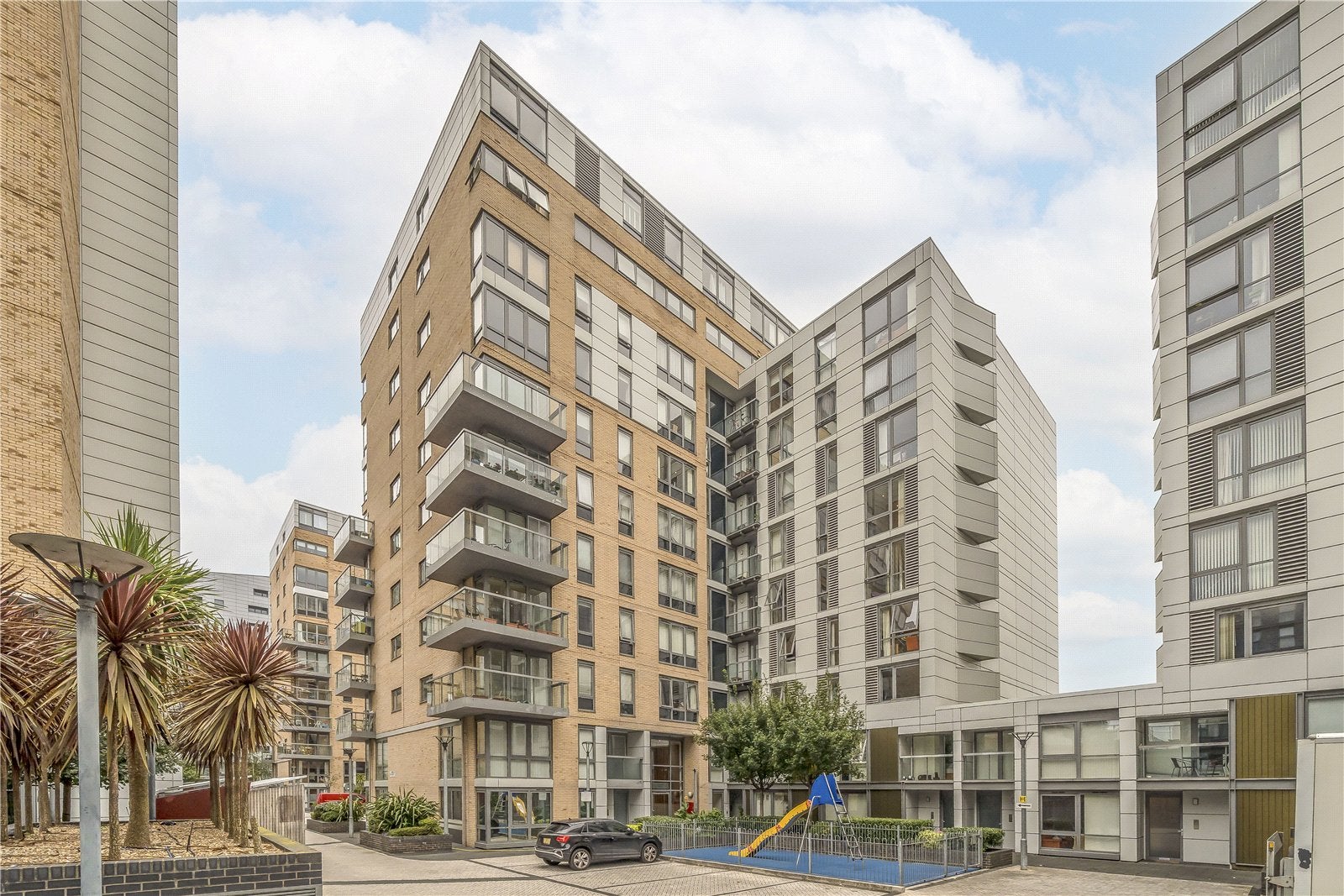 Flat Dowells Street in Greater London
