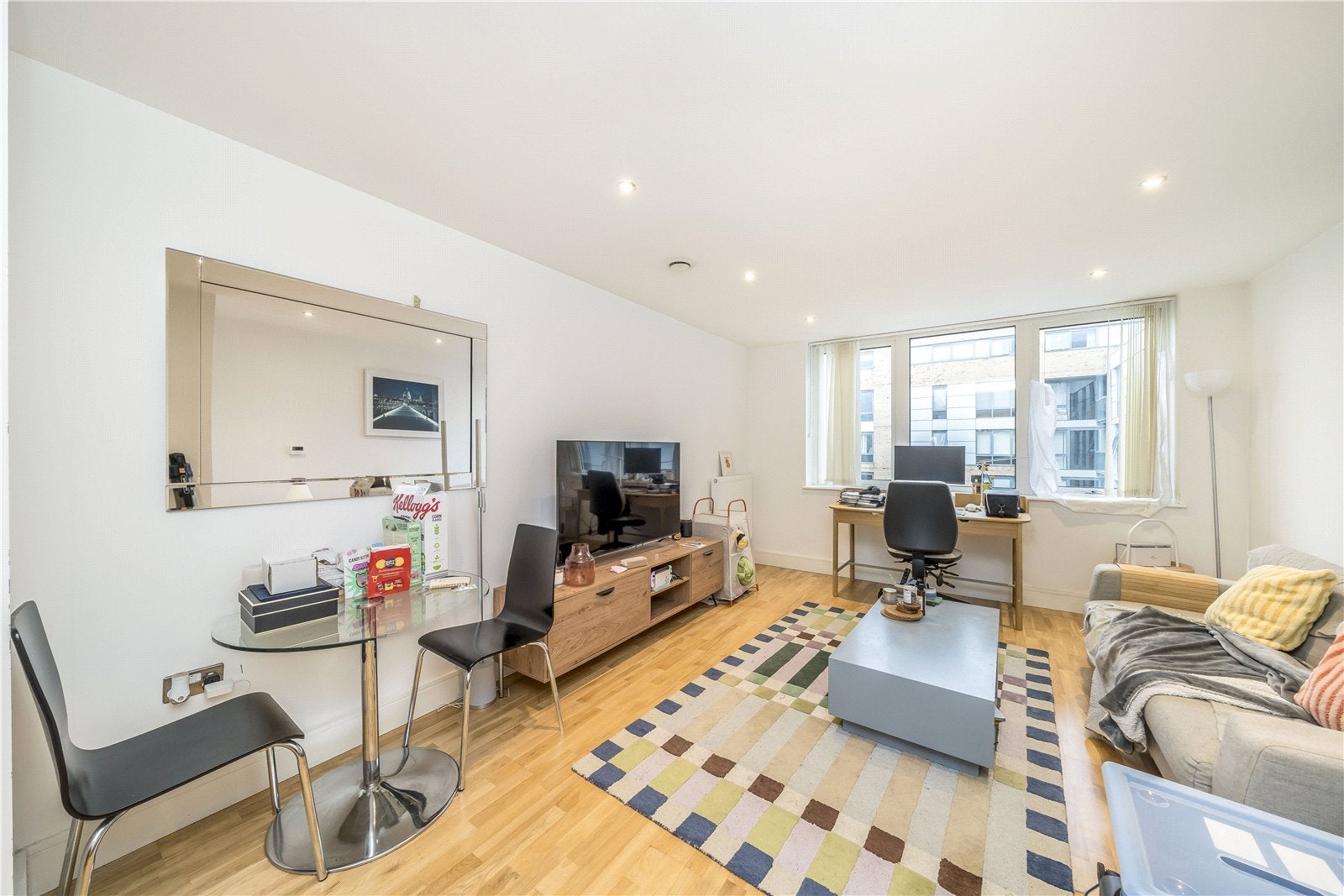 Flat Dowells Street in Greater London
