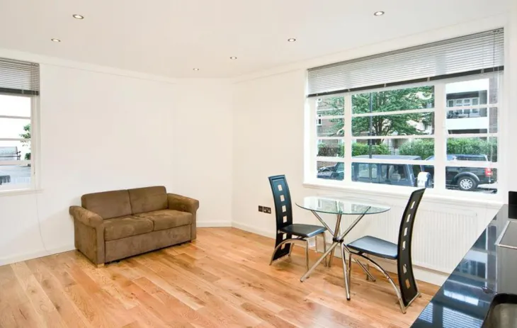 Flat Sloane Avenue in Greater London