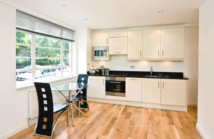 Flat Sloane Avenue in Greater London