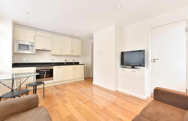 Flat Sloane Avenue in Greater London