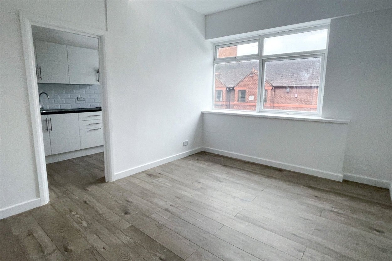 Flat Midland Road in Bedford