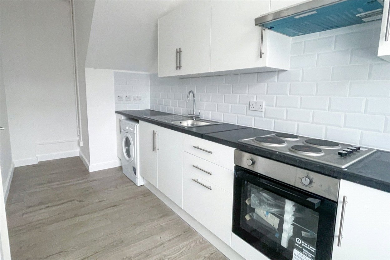 Flat Midland Road in Bedford