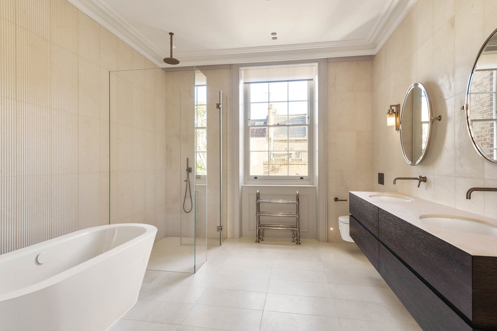 Flat Montpelier Street in City of Westminster