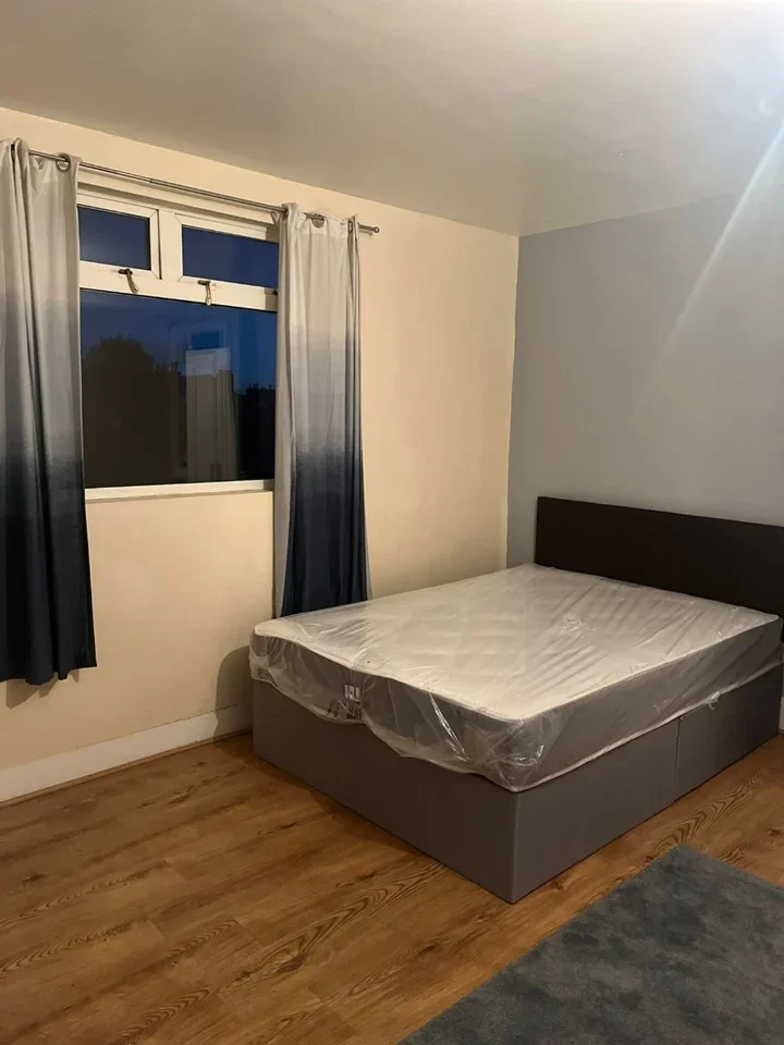 Room Earlham Grove in Greater London