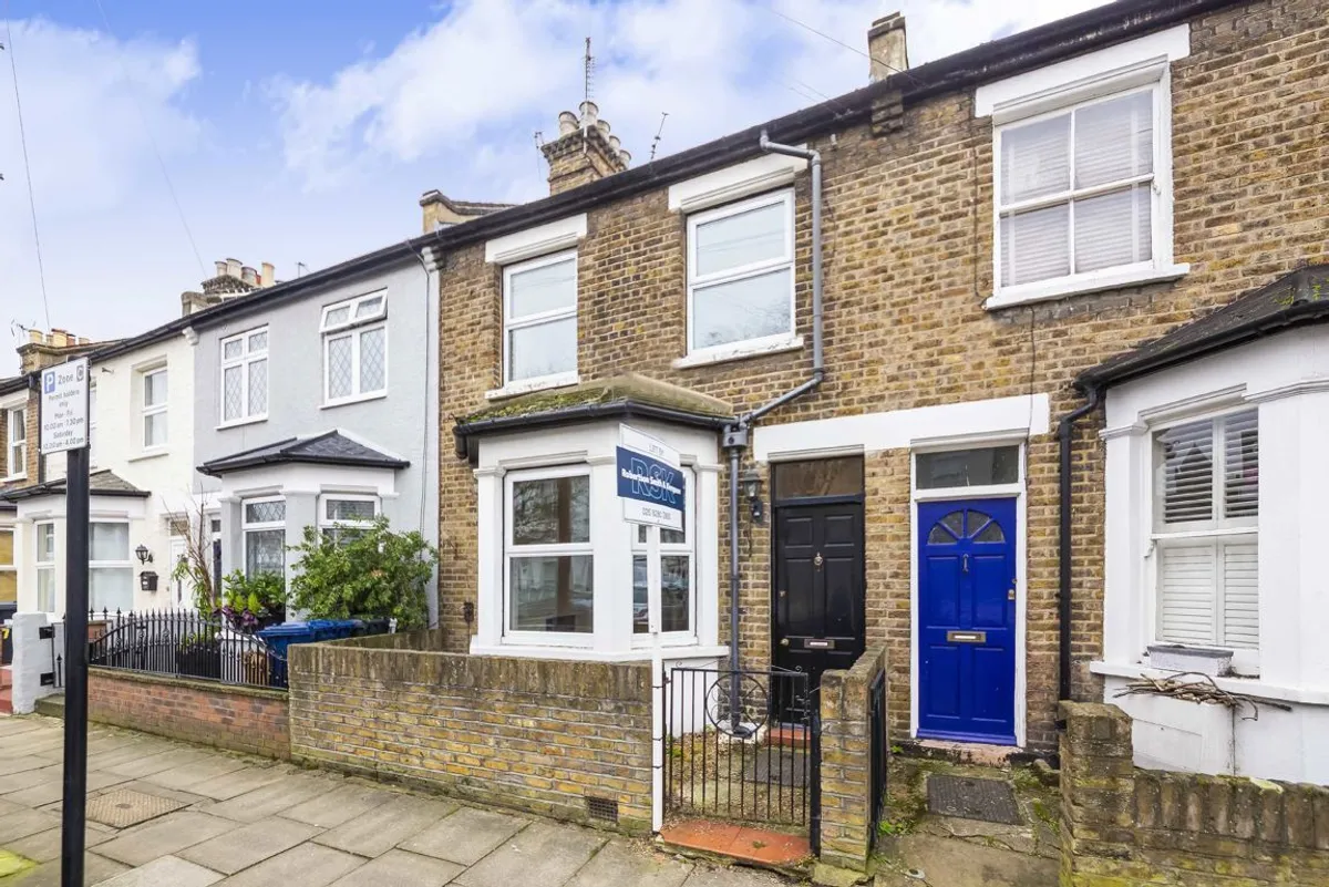 Flat Coningsby Road in Greater London