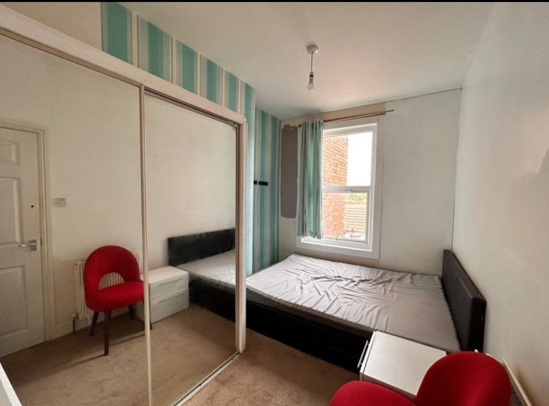 Room Birkin Avenue in Nottingham