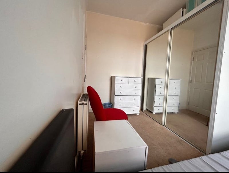 Room Birkin Avenue in Nottingham