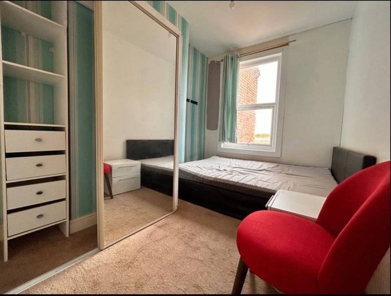 Room Birkin Avenue in Nottingham
