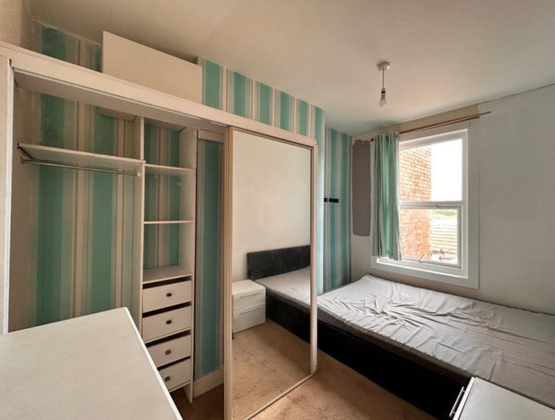 Room Birkin Avenue in Nottingham
