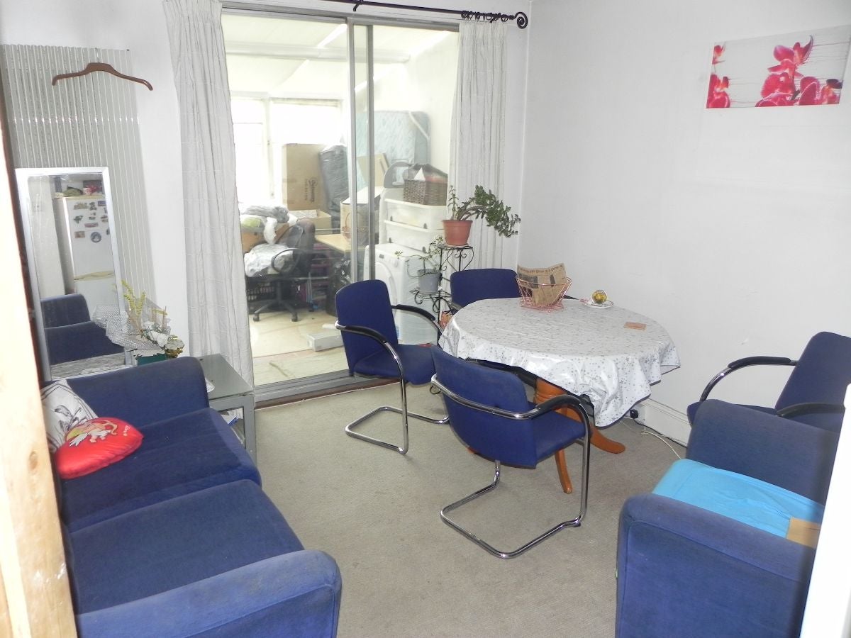 Room Madrid Road in Guildford