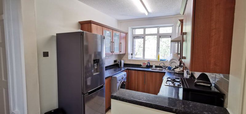 Room Lawrence Close in Greater London
