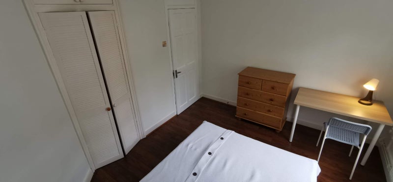 Room Lawrence Close in Greater London