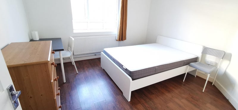 Room Lawrence Close in Greater London