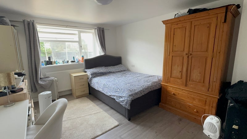 Room Shorwell Road in Nottingham