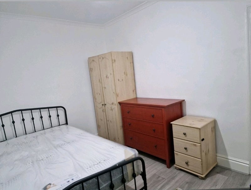 Room Paget Road in Greater London