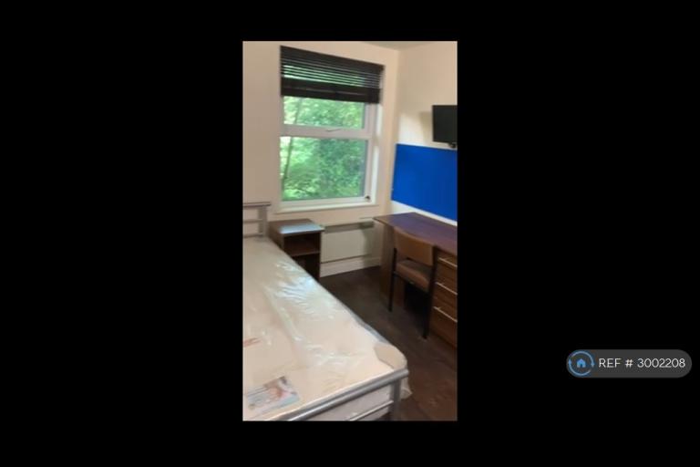 Room St Annes Green in Leeds